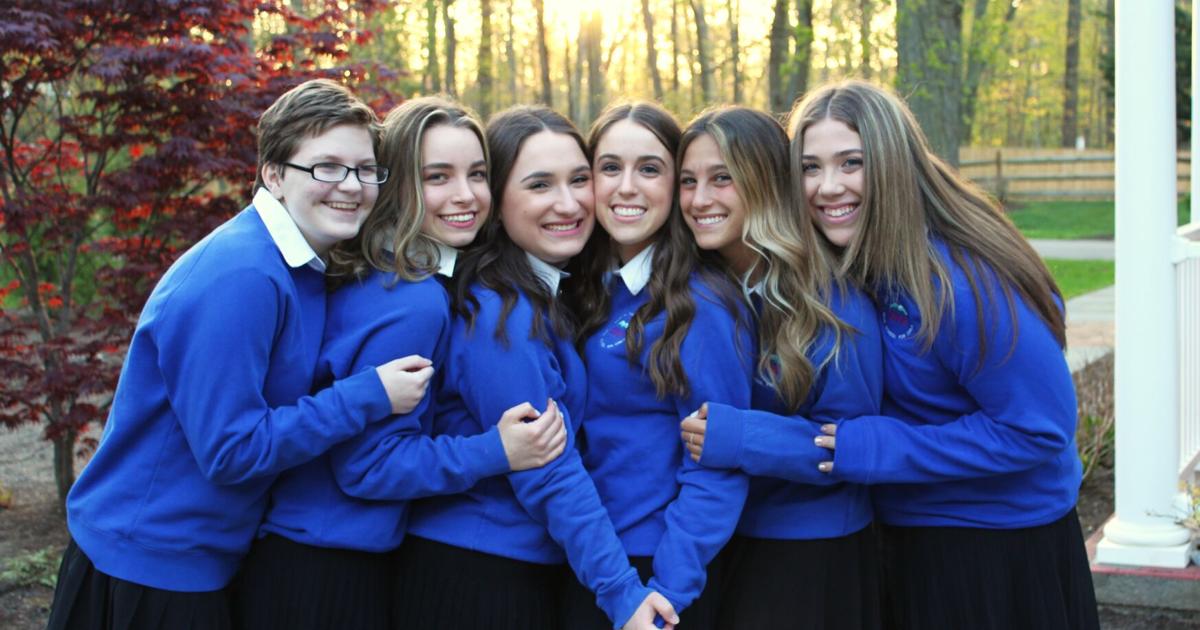 Chaviva High School graduates second senior class In the Community