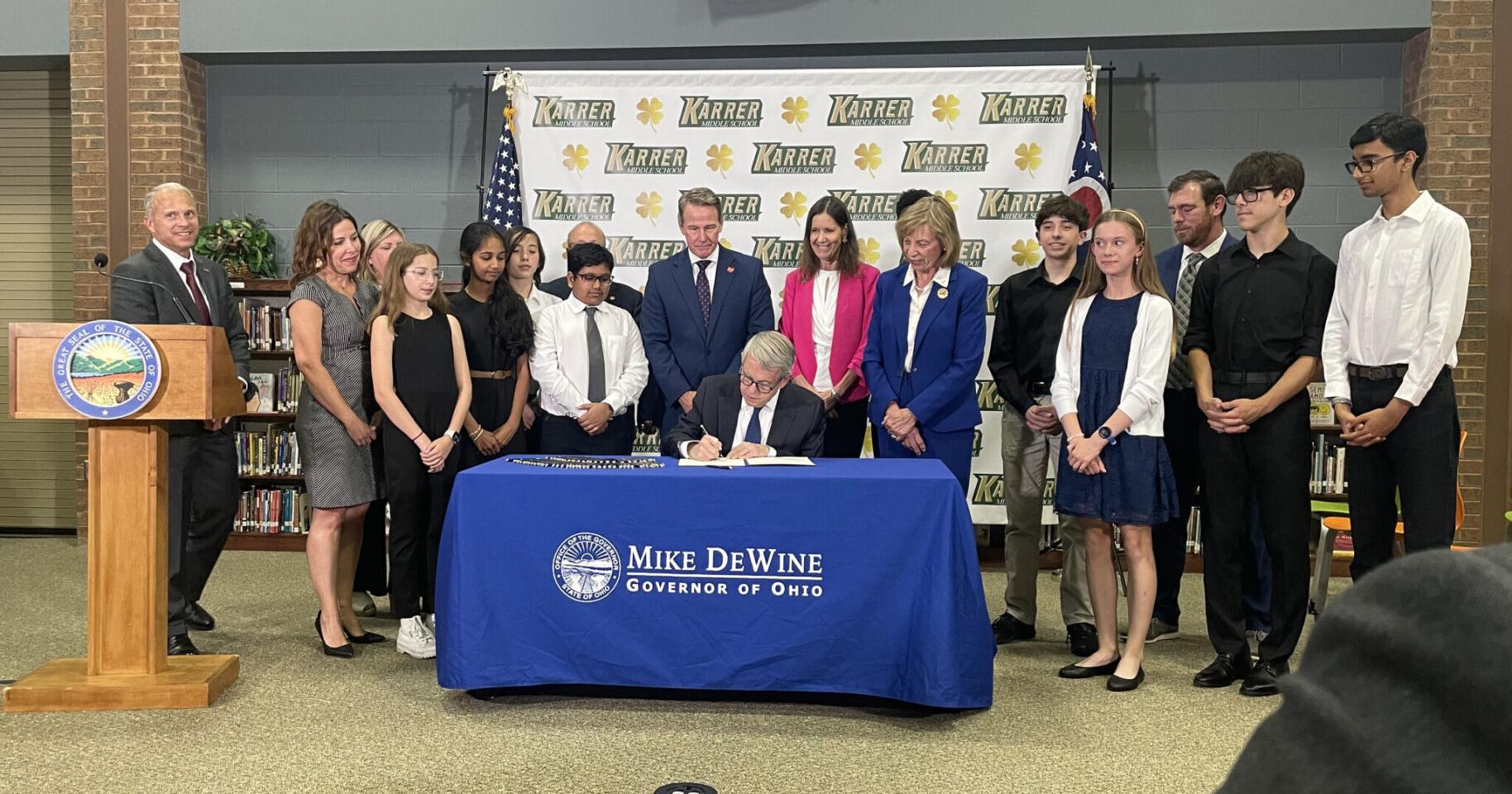 DeWine signs legislation to limit cellphones in schools - Vimarsana News