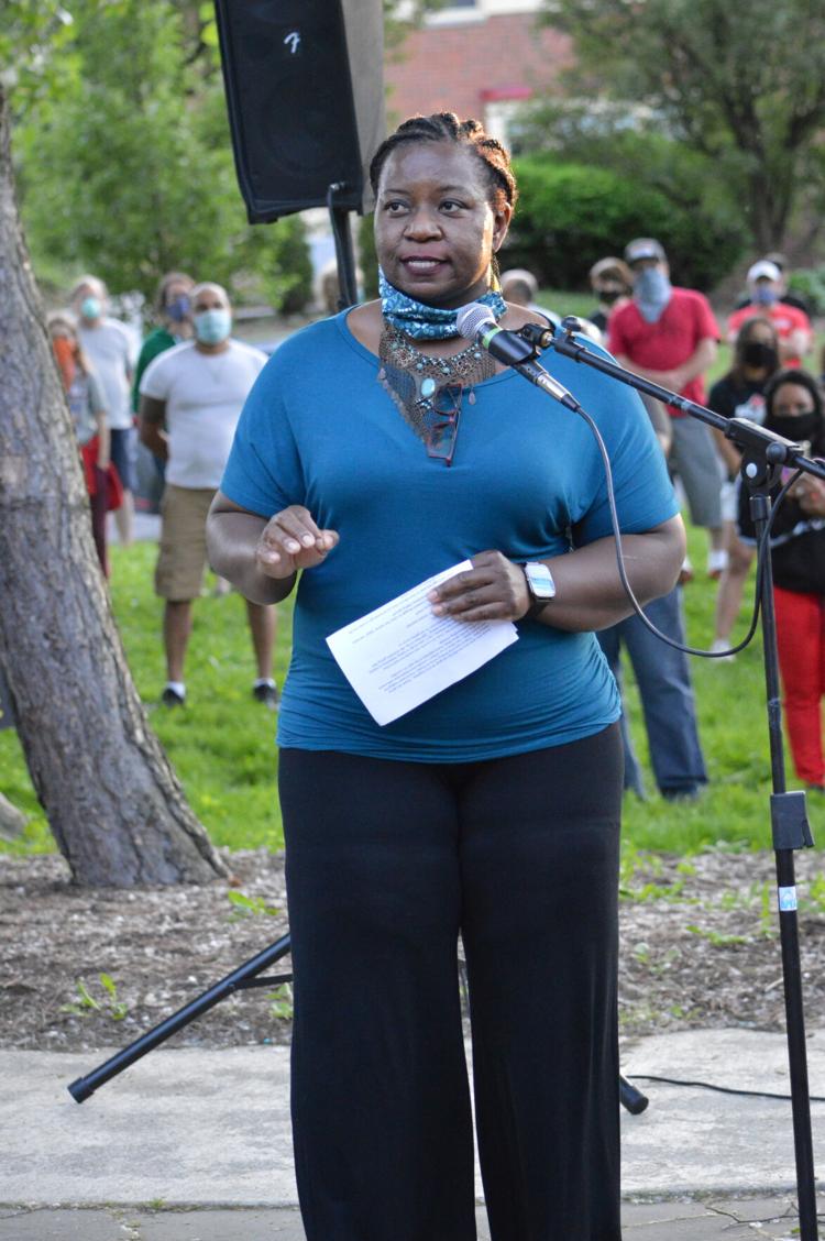 500 attend candlelight vigil in Shaker Heights, mourn Floyd