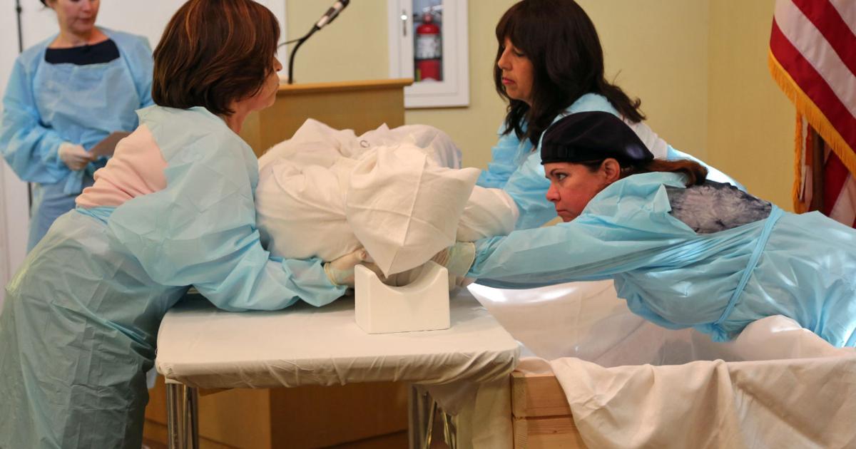 Death Rituals Judaism Teenagers learn Jewish death rituals in unusual curriculum | National ...