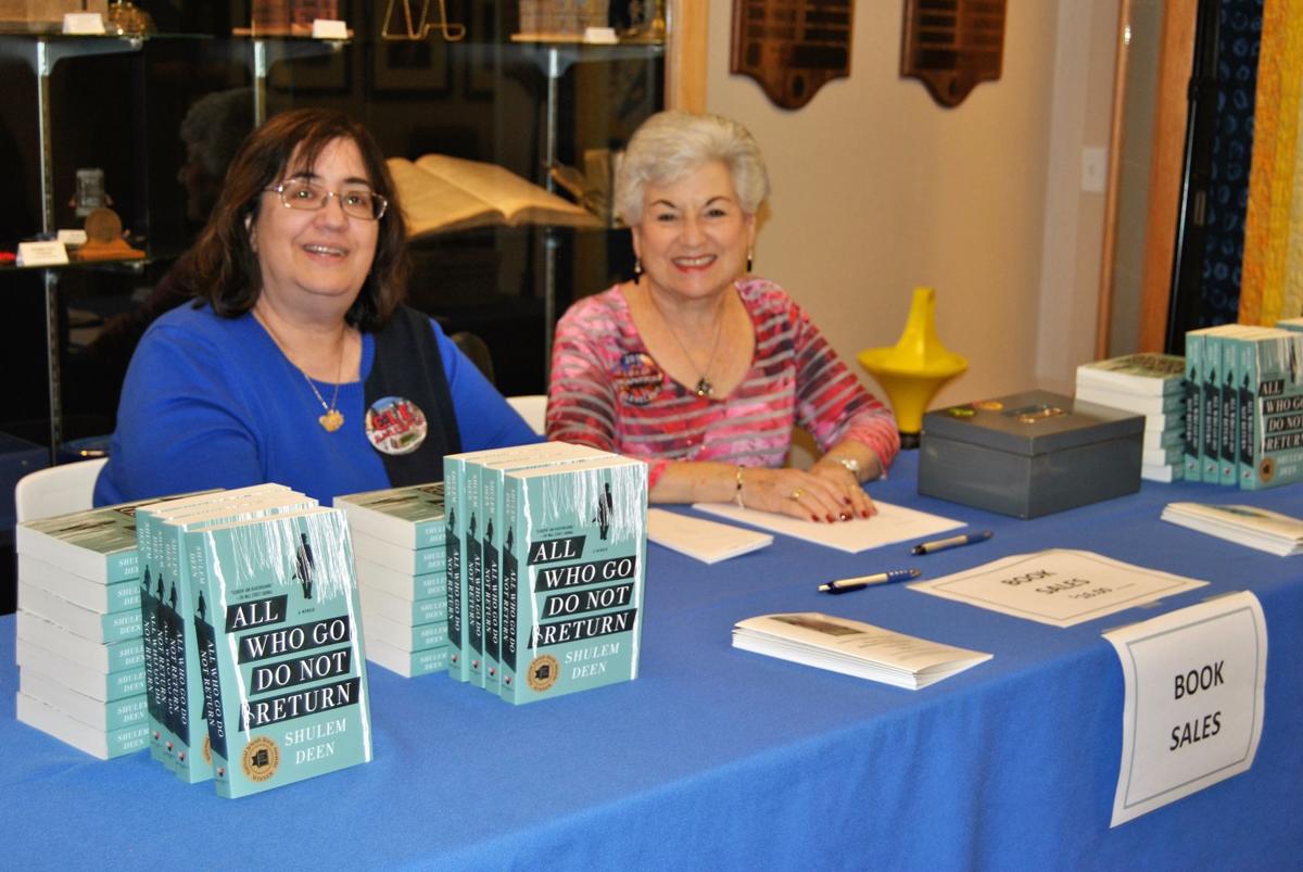 Author Deen Visits Temple Israel Ner Tamid Community