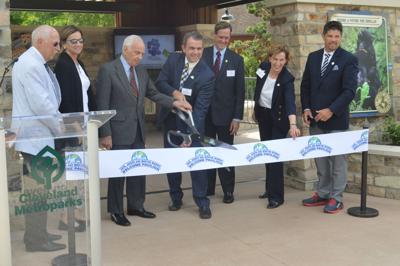 Mandel Welcome Pavilion Dedicated At Cleveland Metroparks Zoo Local News Clevelandjewishnews Com