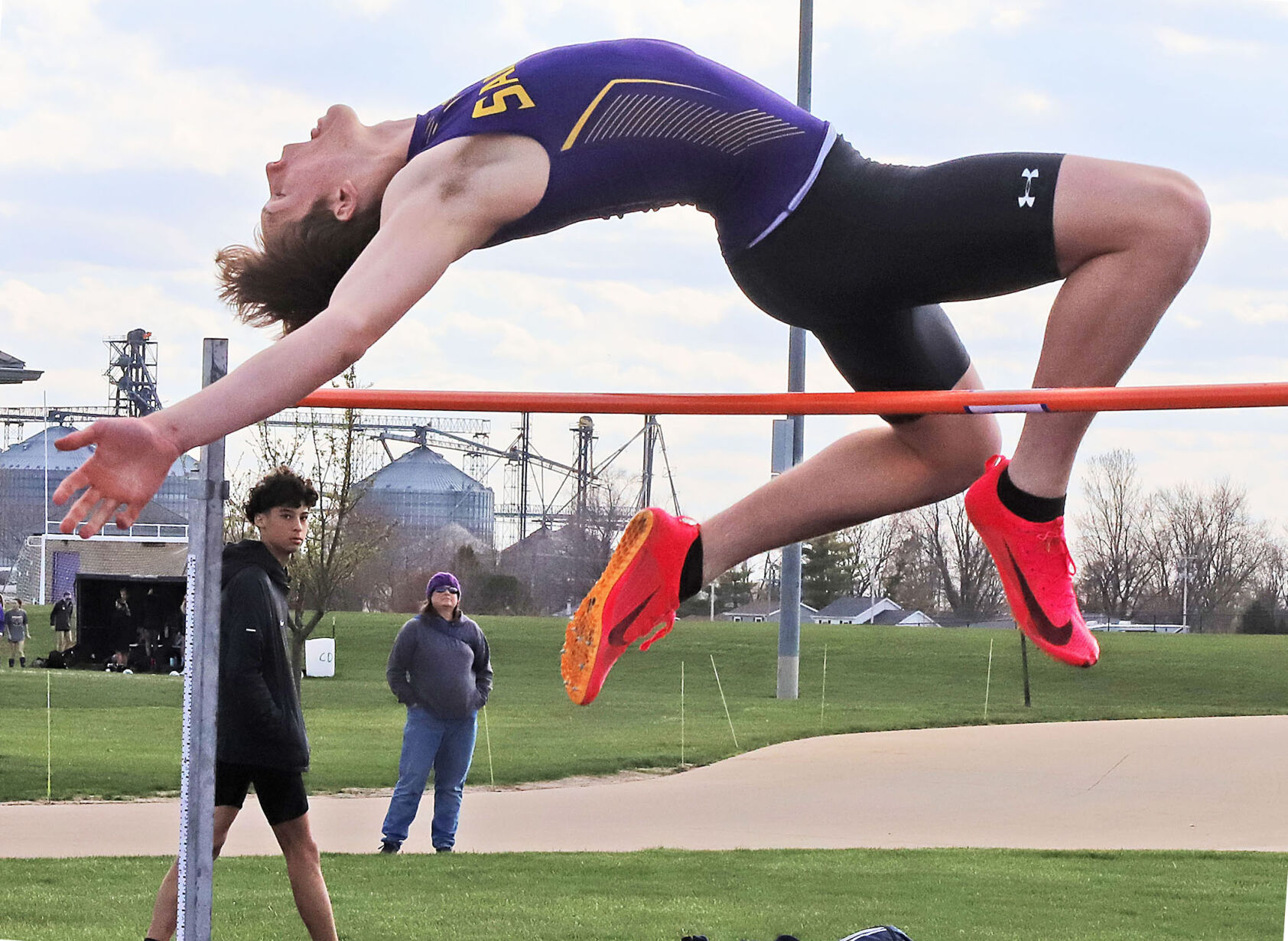 Central DeWitt Dominates Saber Relays, Northeast Excels – Recap of Class A and Class B Results