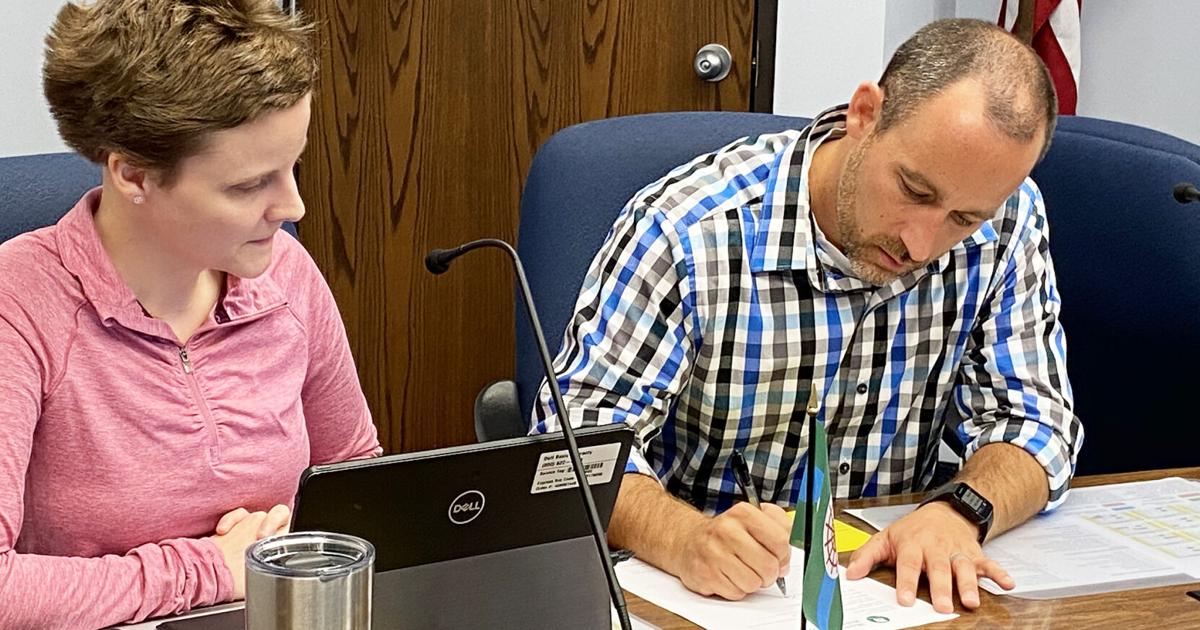 Clinton Weatherly Clinton mayor signs on as a 'Mayor for Peace' | Local News ...
