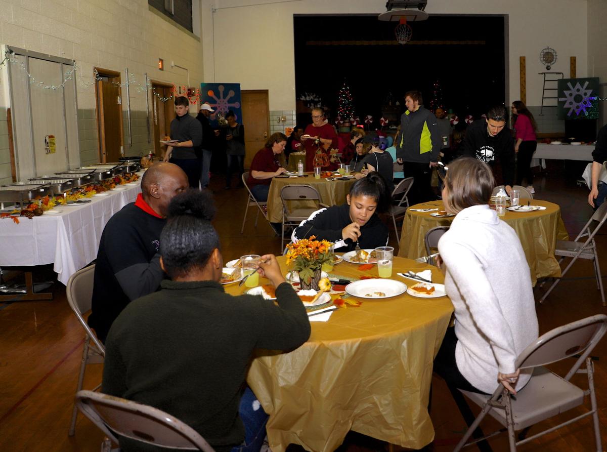 Pub Serves Feast At Gateway Learning Center Local News Clintonherald Com