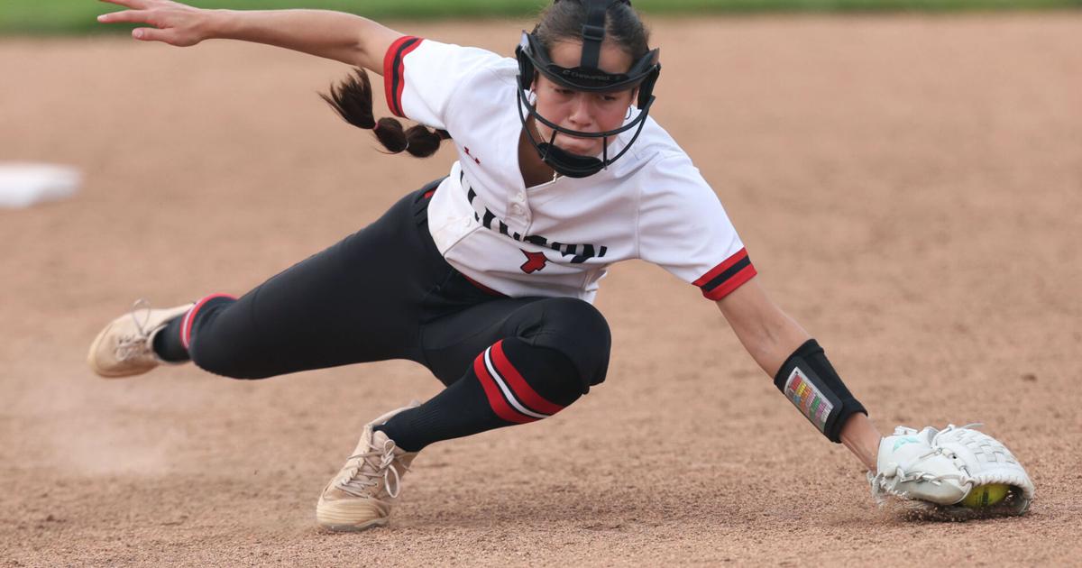 GALLERY: Clinton softball versus No. 9 Bettendorf