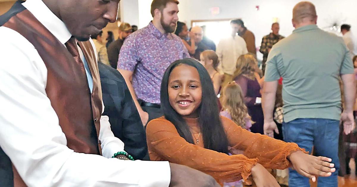 Local 2379 More than 500 attend Father Daughter Dance | Local News | clintonherald.com