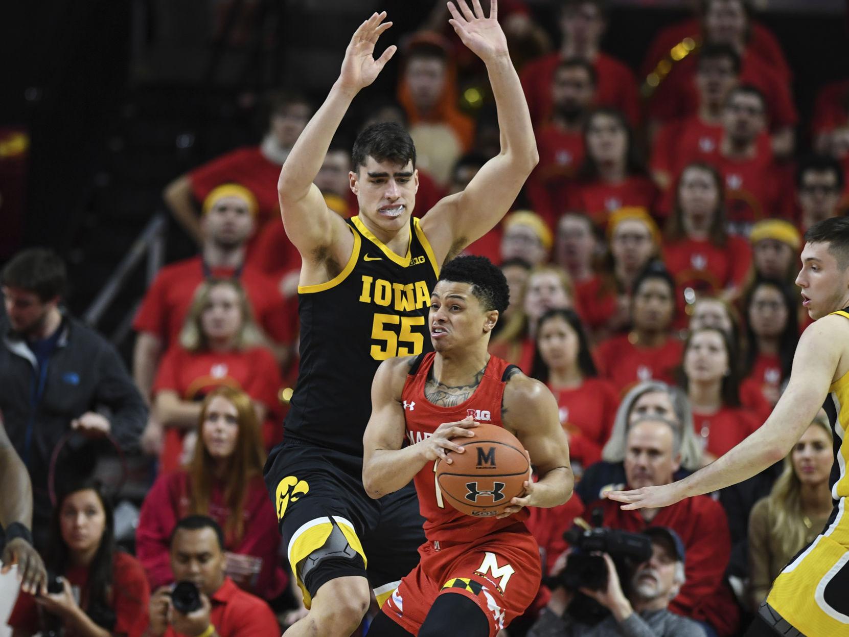 Cowan Scores 31 As No 15 Maryland Beats No 18 Iowa 82 72
