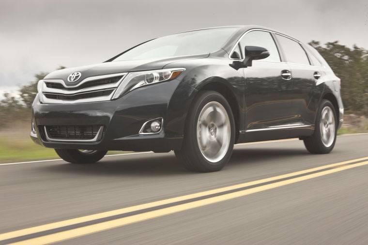 Cars Toyota S Venza Is A Versatile Camry Archives Clintonherald The Toyota Venza S Body Is Refreshed For 2017 With New Grille 19 Inch Wheels And Taillights