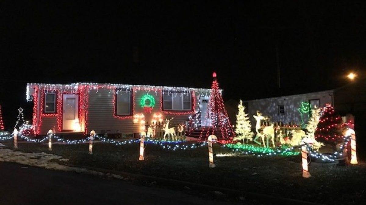 Lights In The Dark Local News Clintonherald Com Christmas Lights Show Erie Pa 2021