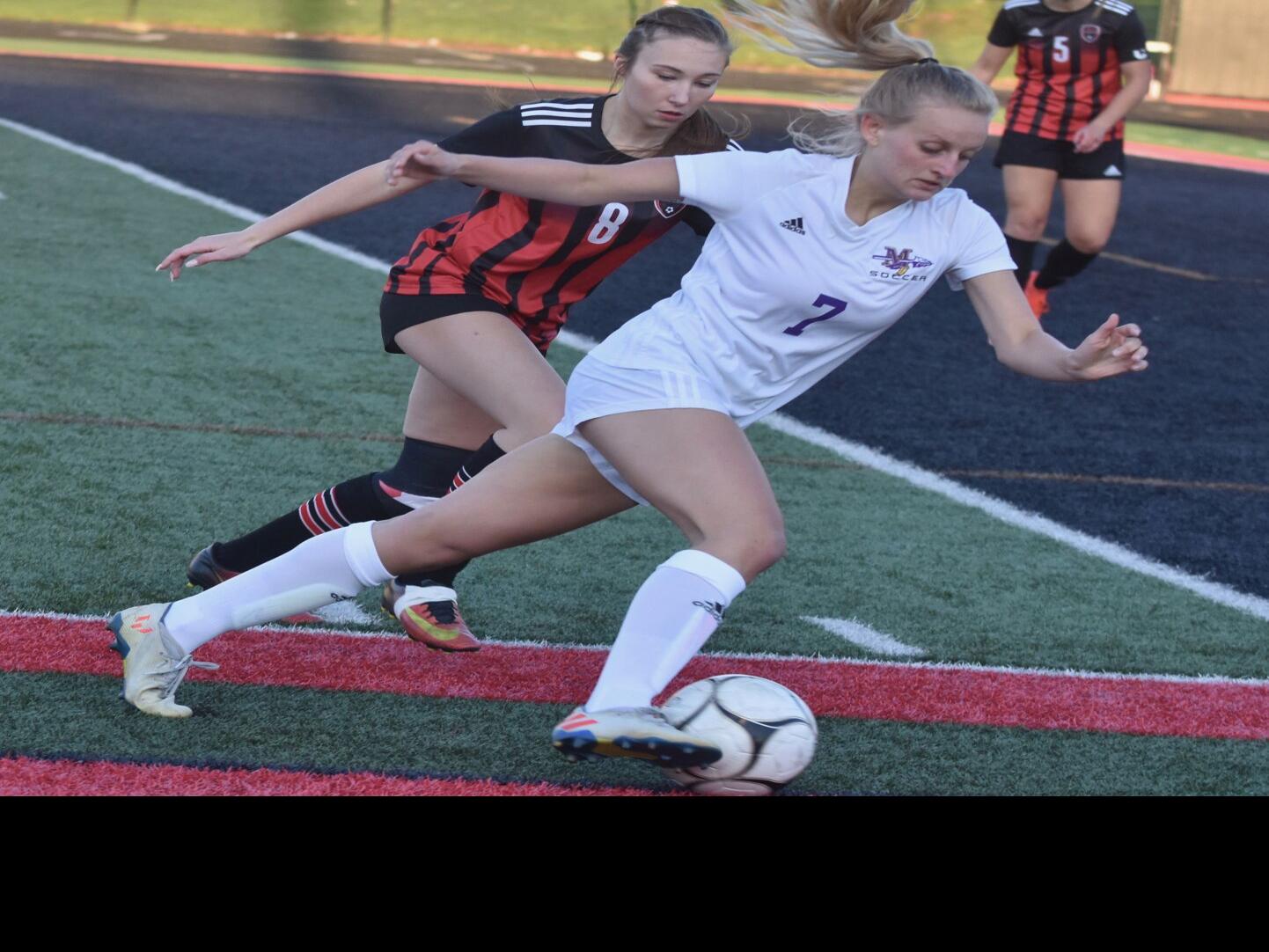 Prep Report Clinton Girls Soccer Falls To Muscatine At Home Sports Clintonherald Com