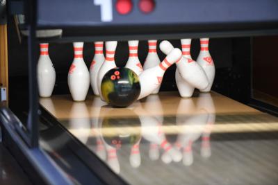 Bowling Alleys Fighting Through Closures Sports Clintonherald Com
