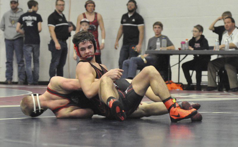Illinois prep wrestling Steamers advance 4 to sectionals Sports clintonherald