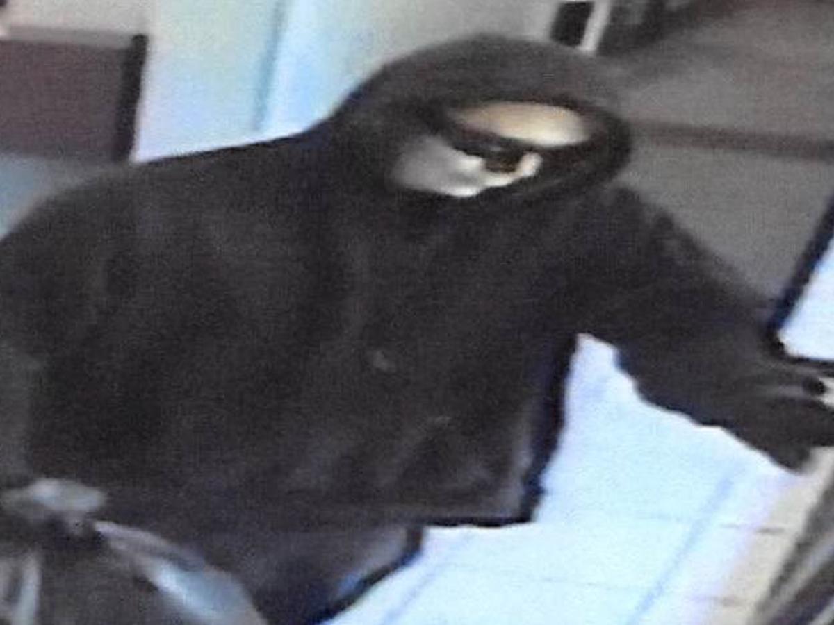 Clinton police investigate bank robbery