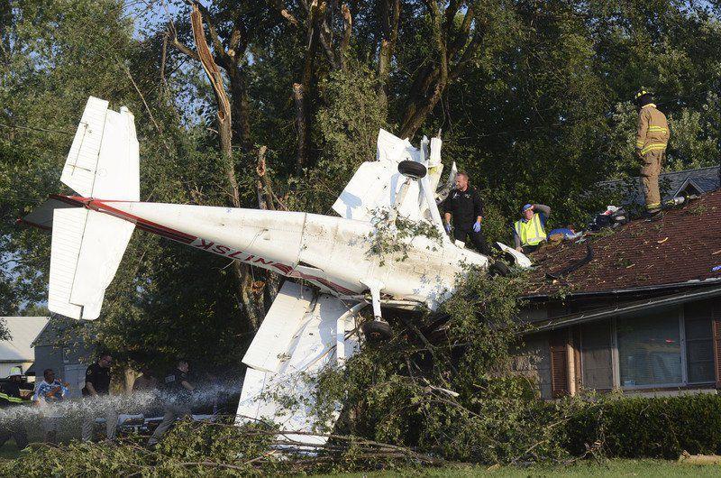 Singleengine plane crashes into Indiana house, injures two passengers