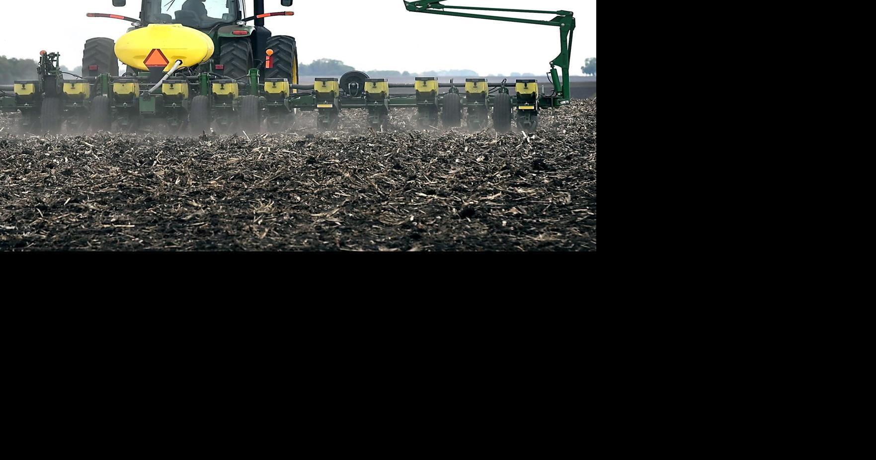 Farmers behind in planting corn, soybeans