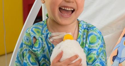 Special Aflac Duck® Puts Love and Care in the hands of Children at Riley Hospital