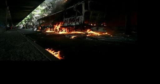 Rio de Janeiro's gangs hijack buses to sow chaos in war with police