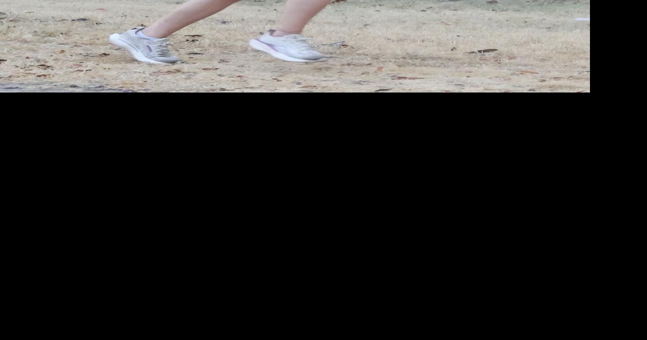 Johnson County competes in Elk Run cross country meet