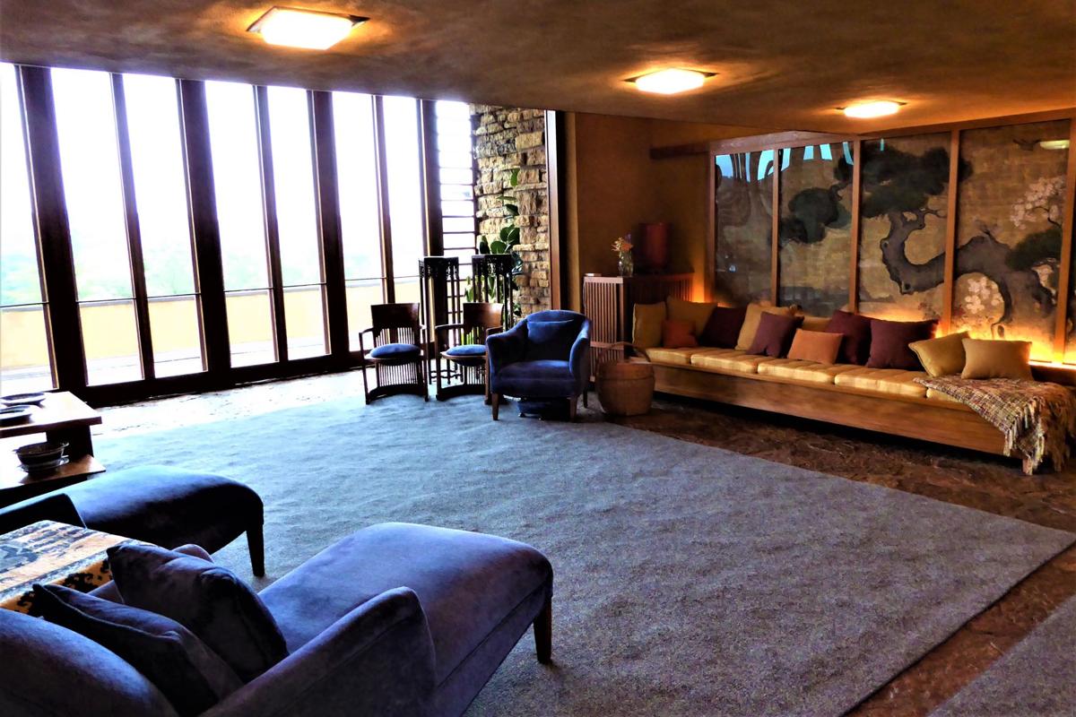 Photos Frank Lloyd Wright S Wisconsin Home Taliesin Cnhinews The Loggia Next To Wright S Bedrooms Includes Pieces Of Collection Asian Art Is Placed Throughout Taliesin