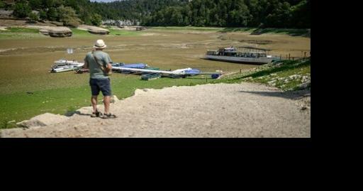 Cry for help as French-Swiss lake dries up