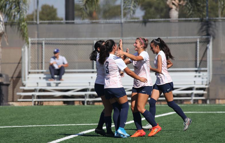 Women’s soccer wins first home game Fall