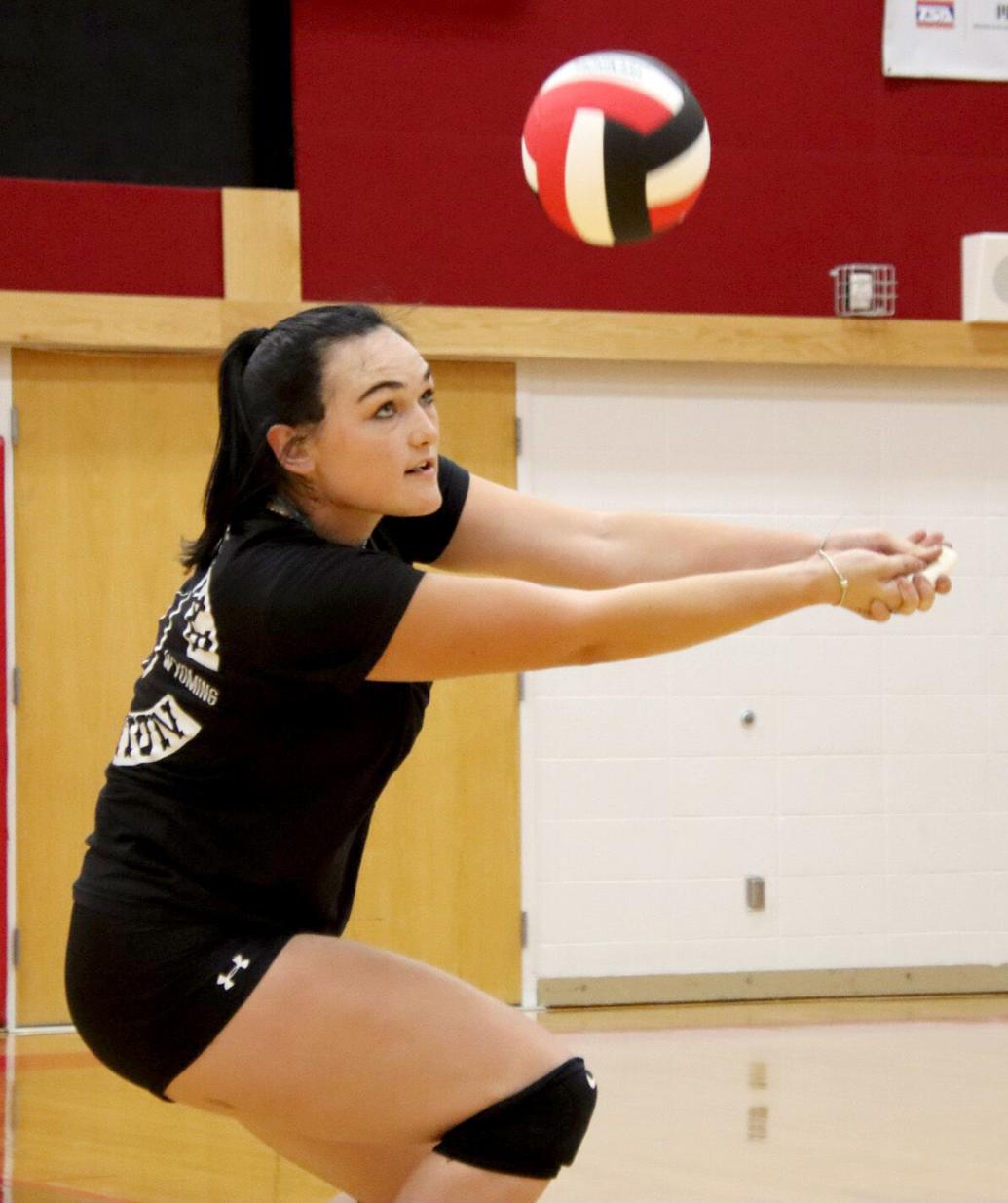 Lady ’Horns volleyball brings back experience Sports