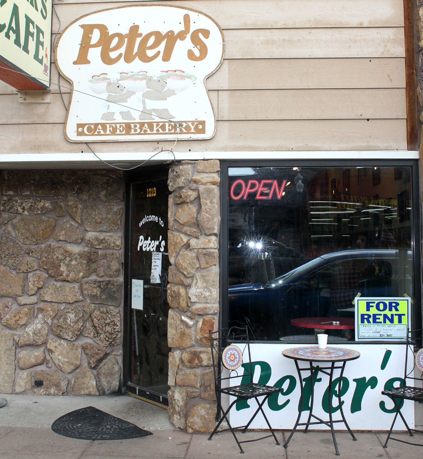Shortage of workers causes two long time restaurants to shut doors