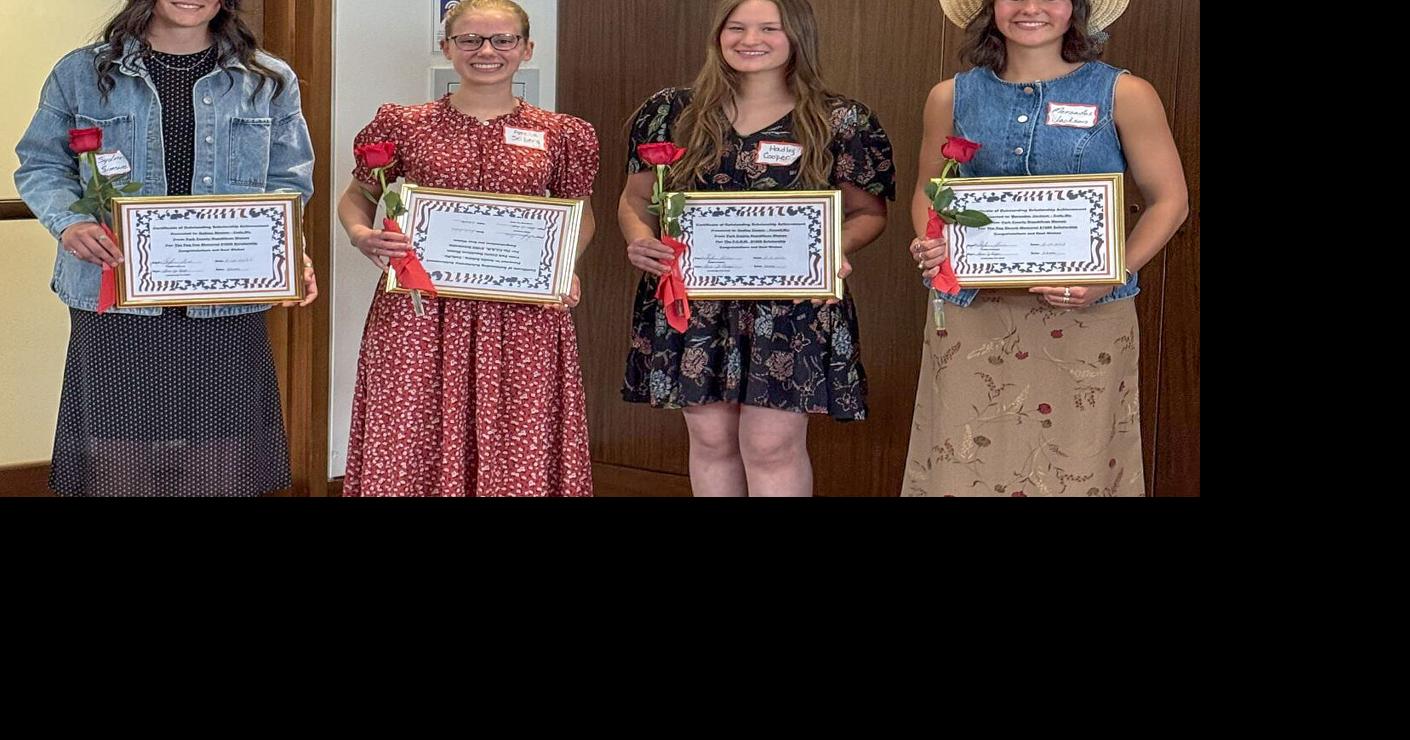 GOP women recognize scholars at Leadership Tea