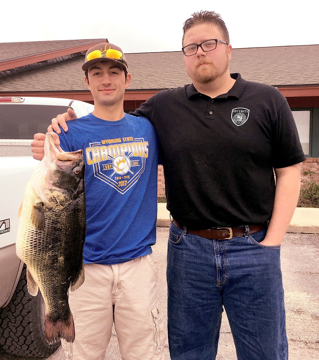 Record-breaking catch: 11.51-lb largemouth bass stuns officials | Local ...