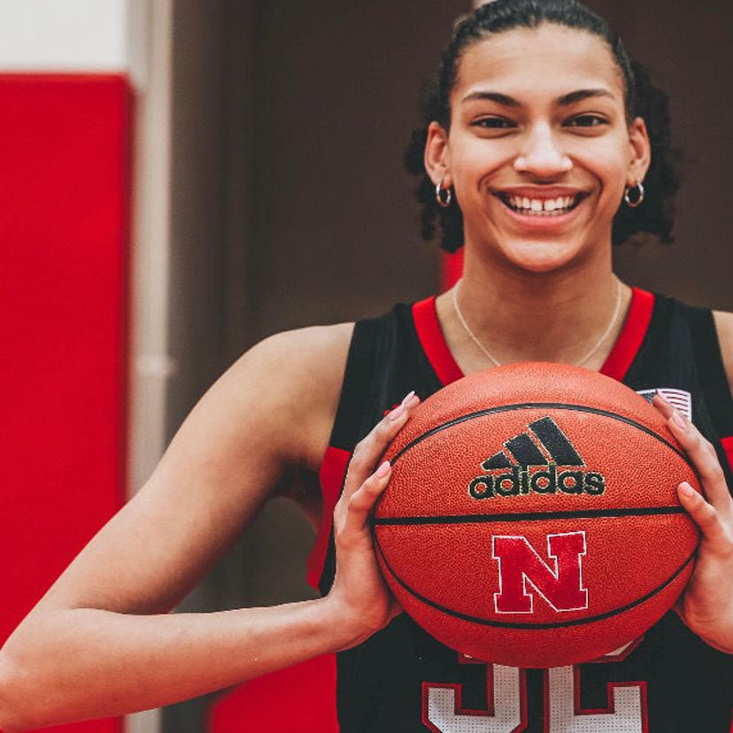 Newest Women S Basketball Recruit Coley Is Longtime Friend Of