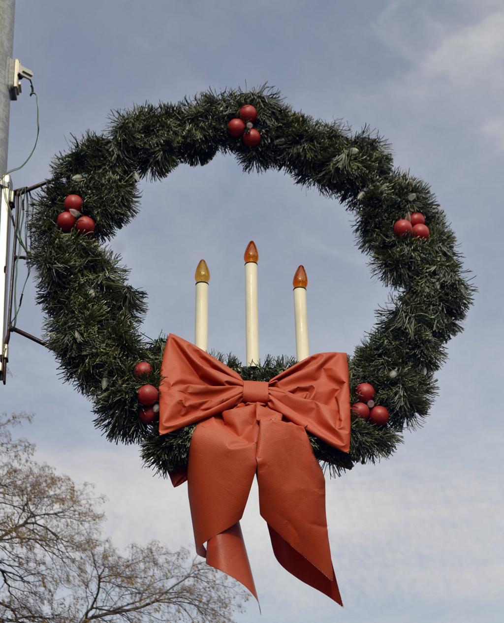 Columbus Ne Downtown Christmas Stroll 2022 While Christmas Stroll Is Out, Downtown Still Full Of Spirit This Holiday  Season | Local | Columbustelegram.com