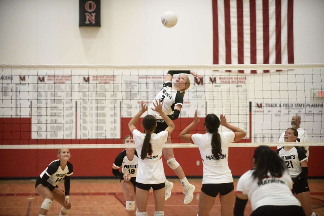 Clarkson/Leigh volleyball takes first at Stanton Invite