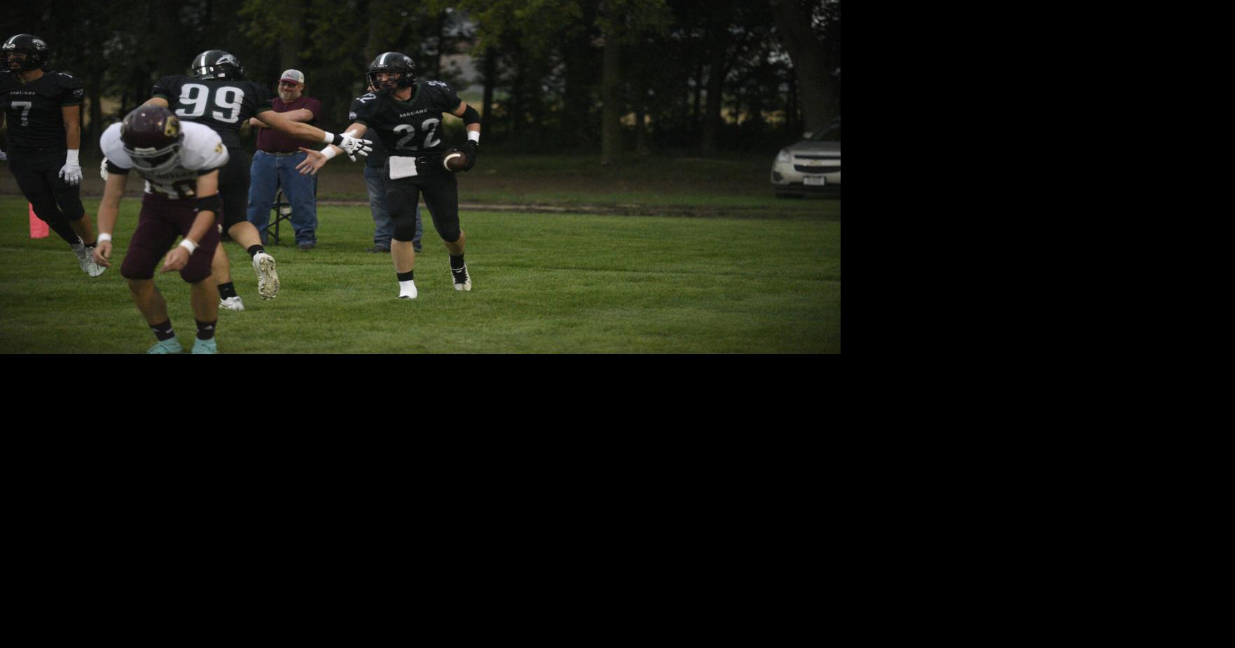 HowellsDodge football leaves Winside with a win