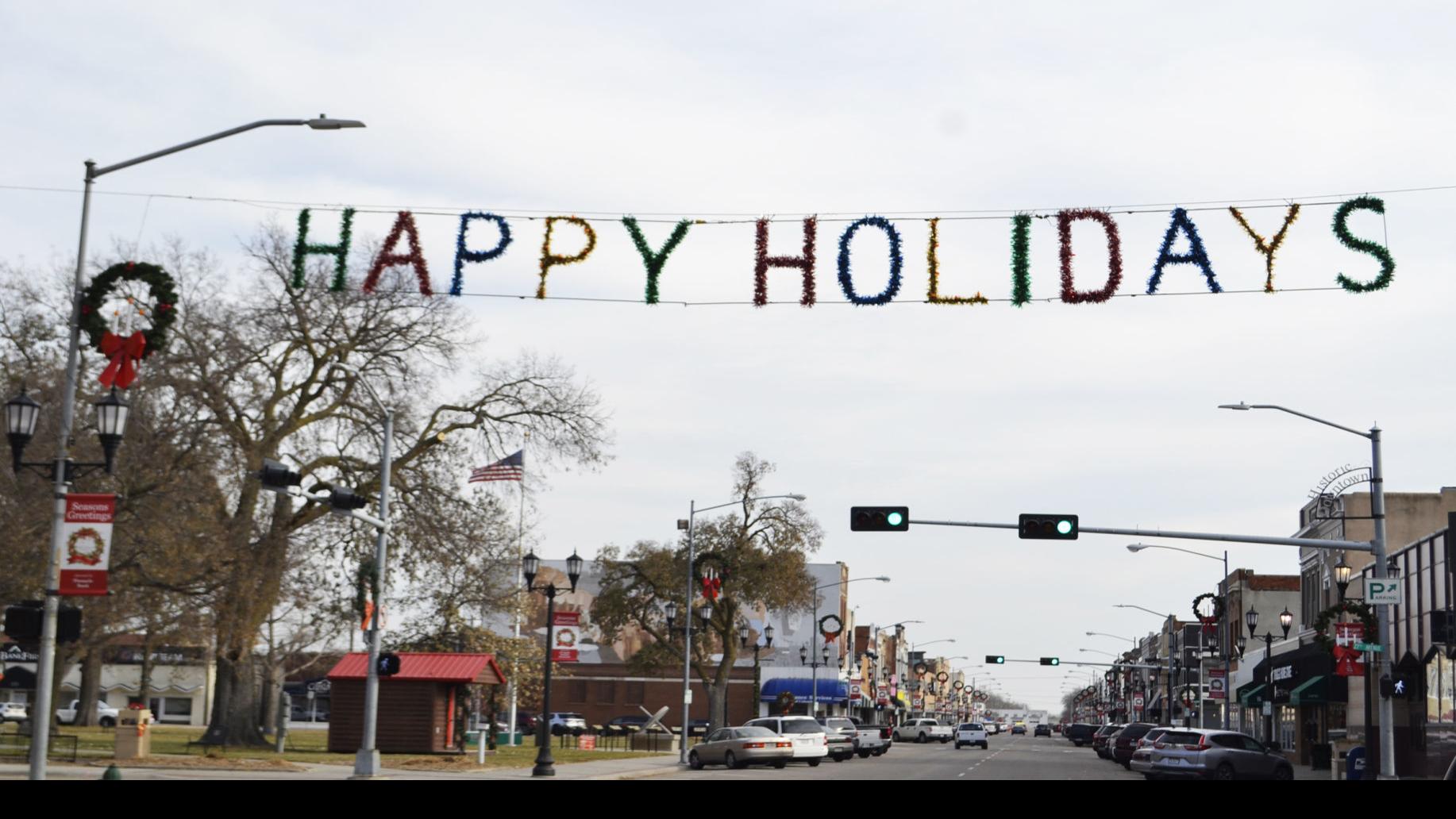 Columbus Ne Downtown Christmas Stroll 2022 While Christmas Stroll Is Out, Downtown Still Full Of Spirit This Holiday  Season | Local | Columbustelegram.com