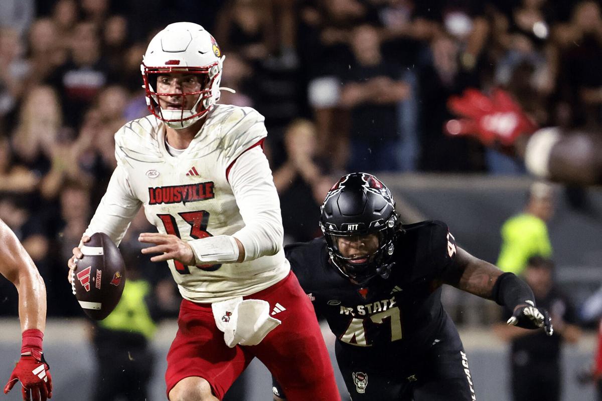 Louisville upsets No. 10 Notre Dame, stays undefeated after shocking win