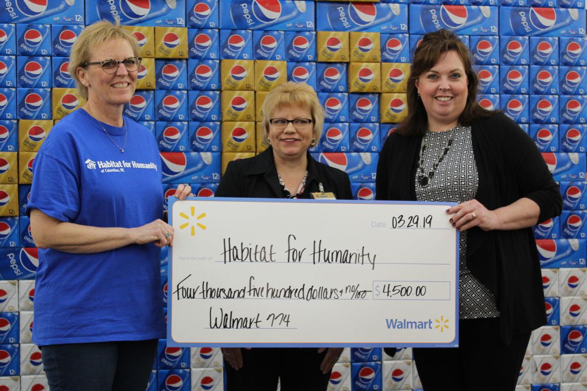 Columbus Walmart Celebrates Remodel Local Columbustelegram Com