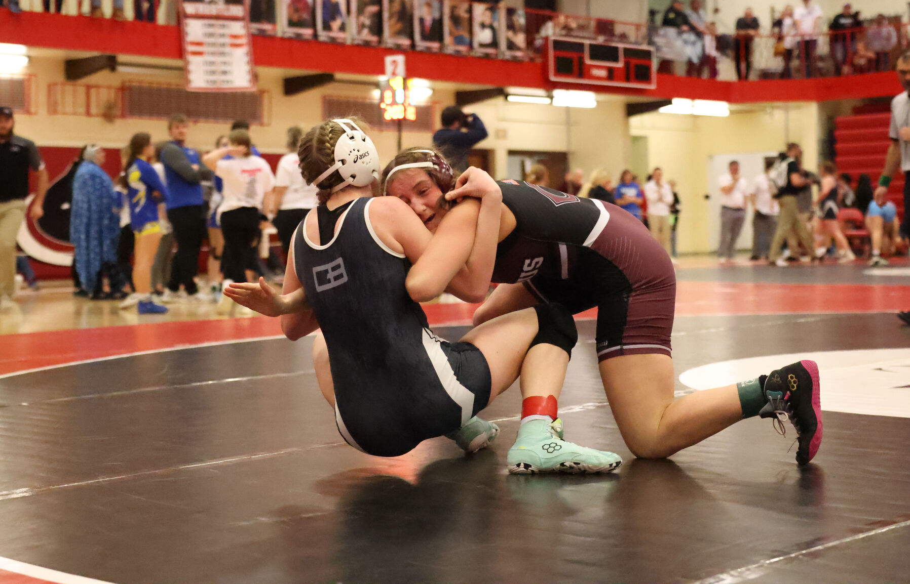 Shevlin Taylor and 12 Columbus boys qualify for state wrestling