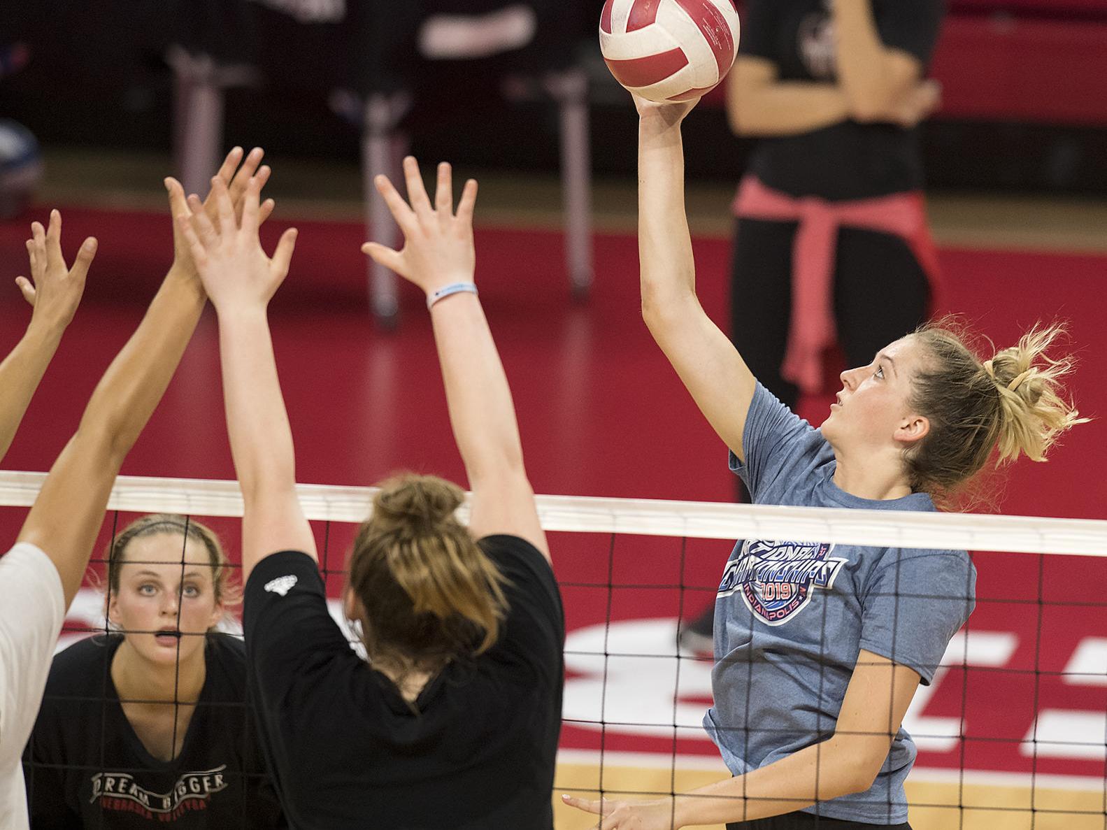 Husker Volleyball Tops 21 22 Recruiting Rankings College Columbustelegram Com Nebraska Volleyball Player National Championship Interview 2022