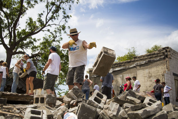 Volunteers Help Pilger Put Pieces Back Together State And Regional Columbustelegram Com