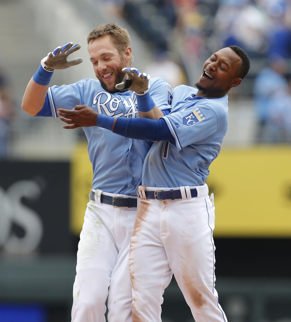 Why Dayton Moore believed it was important that Alex Gordon stayed in Royal  blue