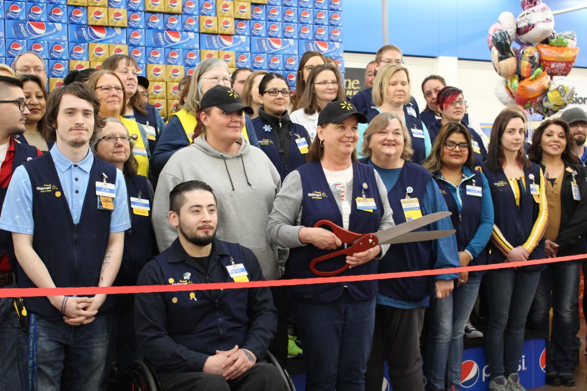 Columbus Walmart Celebrates Remodel Local Columbustelegram Com