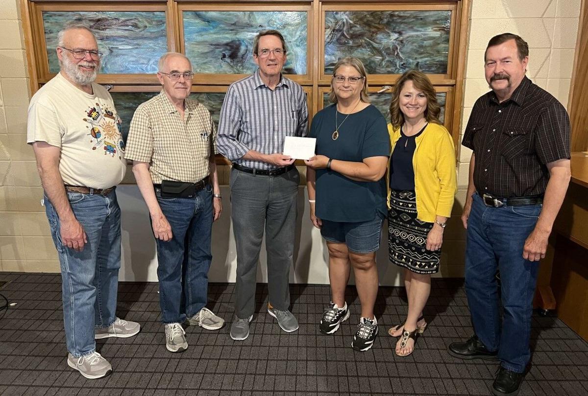 Loup Valley Gem & Mineral Club makes donation
