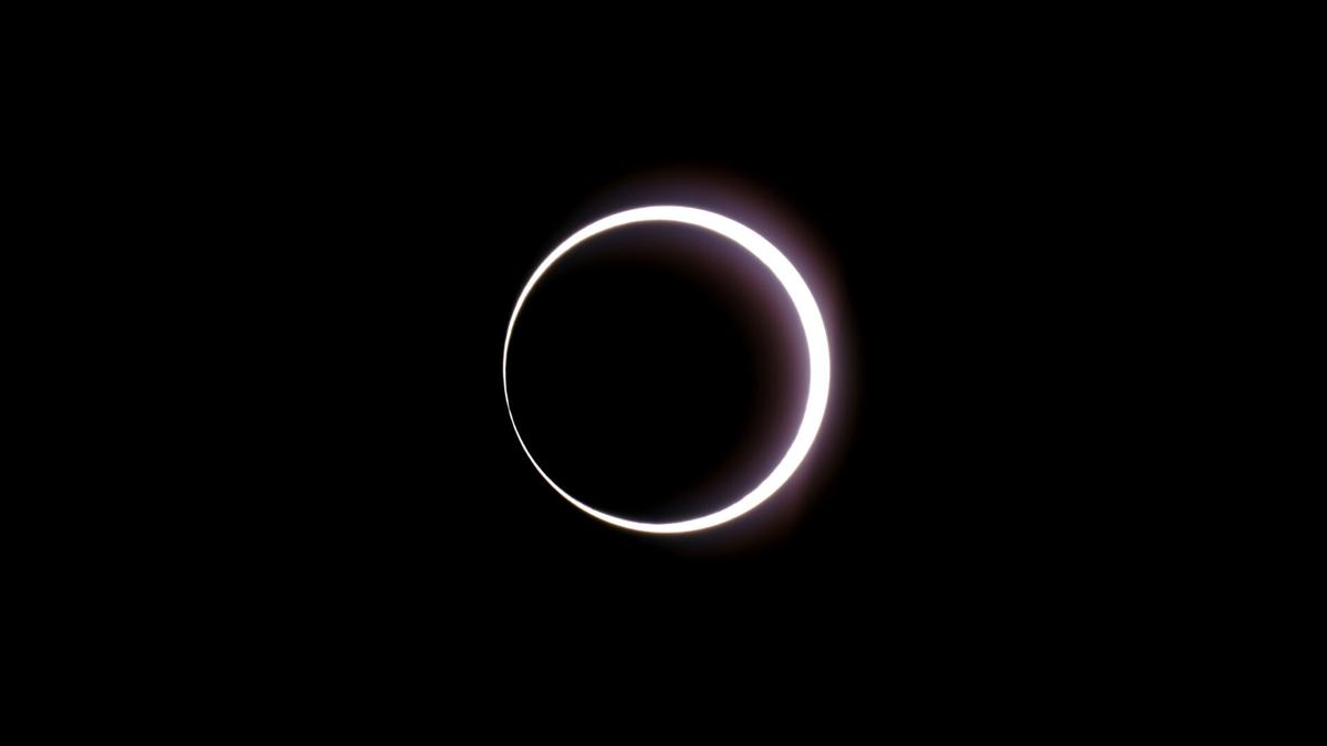 'Ring of fire' eclipse draws crowd