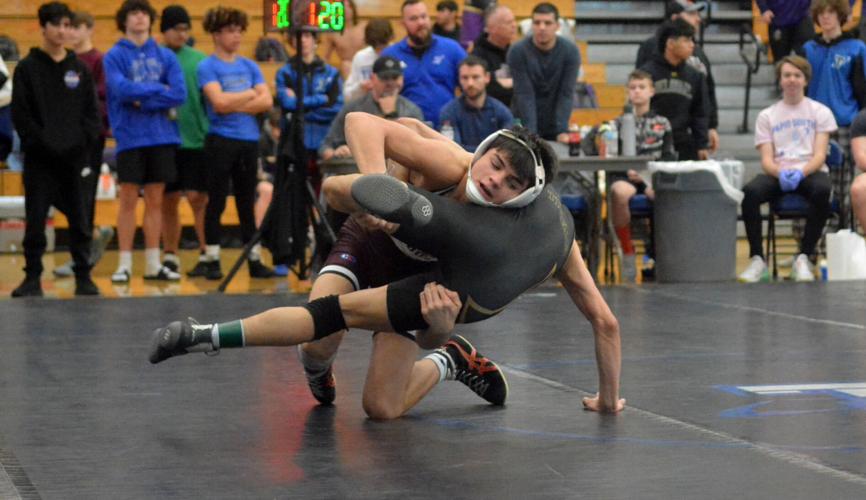 Brenyn and Jaeston Delano lead Discoverers at Council Bluffs Classic