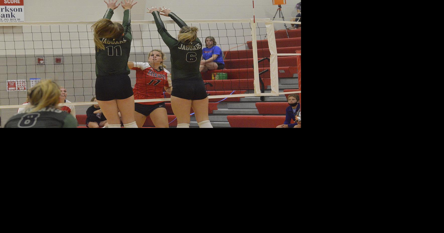 Patriots stay undefeated in ranked clash