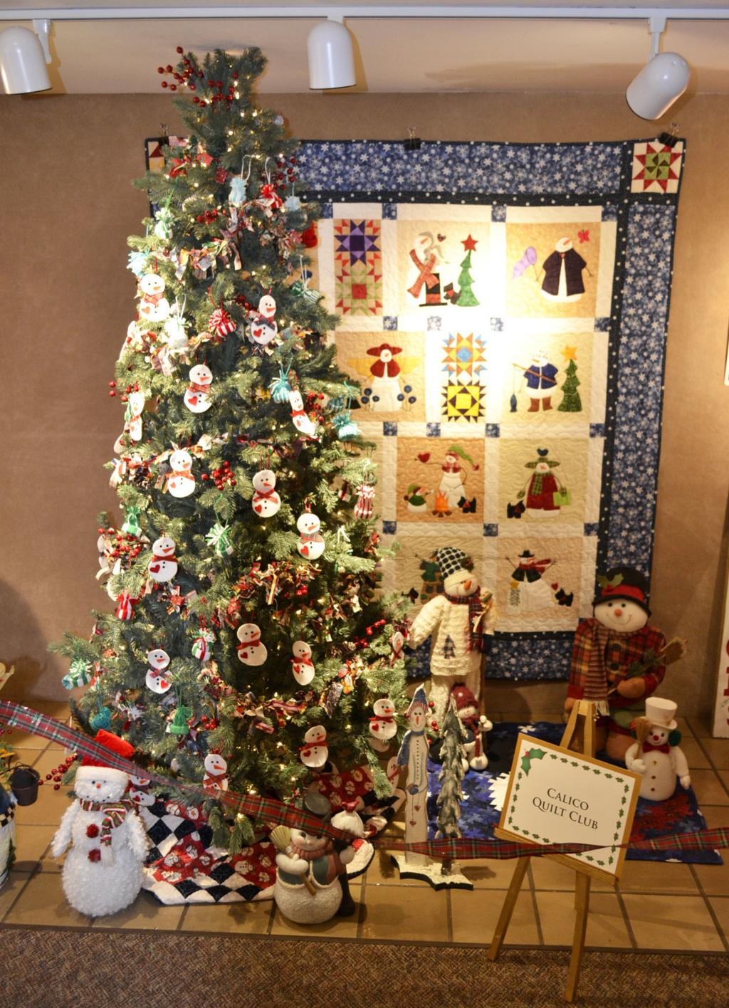 Columbus Ne Downtown Christmas Stroll 2022 While Christmas Stroll Is Out, Downtown Still Full Of Spirit This Holiday  Season | Local | Columbustelegram.com