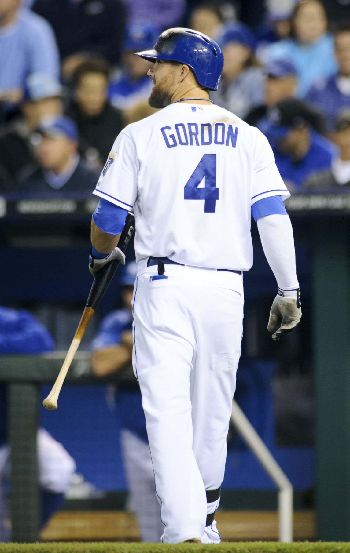 Why Dayton Moore believed it was important that Alex Gordon stayed in Royal  blue