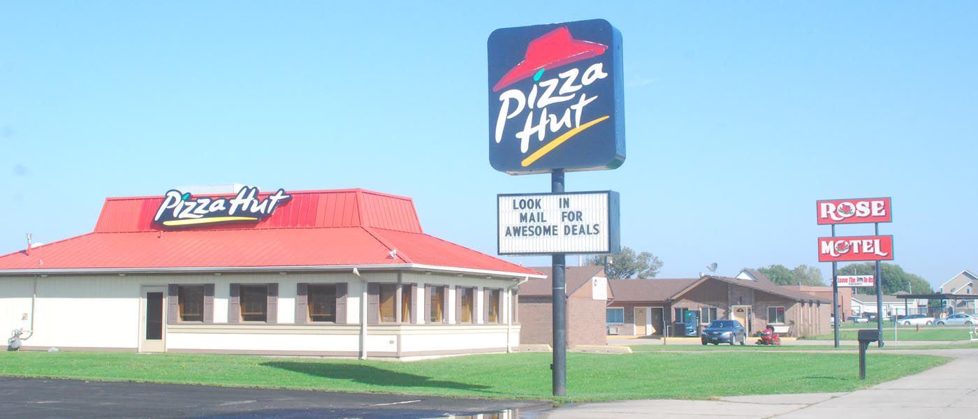 Pizza Hut closes in David City