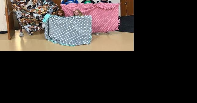 Peru State College students make tie blankets for Center for Survivors in Columbus - Vimarsana News